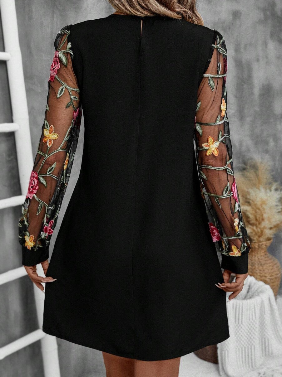 JOLANTA | Elegant dress with a V-neckline and striking sleeves