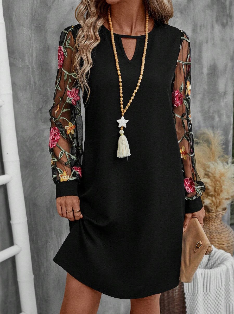 JOLANTA | Elegant dress with a V-neckline and striking sleeves