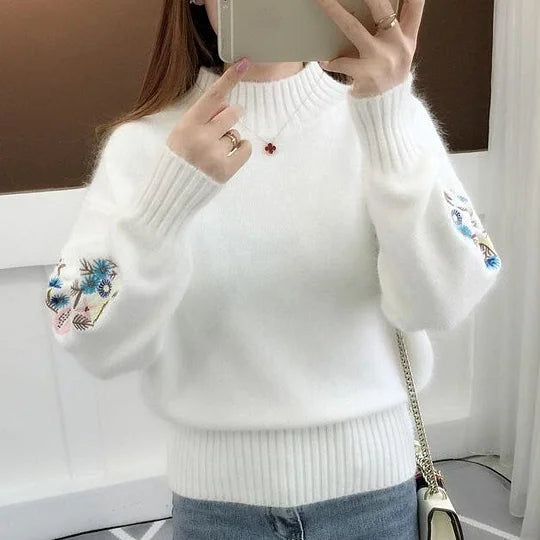 SASKIA | Thick cotton knit sweater with floral embroidery